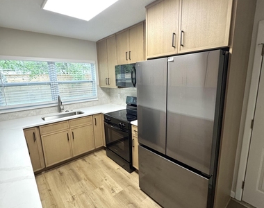 1109 Nantucket Avenue - Photo Thumbnail 5