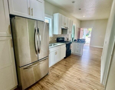 1311 Evergreen Avenue - Photo Thumbnail 3