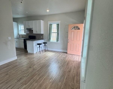 1311 Evergreen Avenue - Photo Thumbnail 7