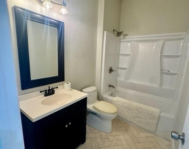 1311 Evergreen Avenue - Photo Thumbnail 5