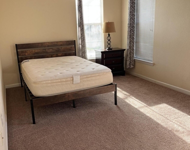 8290 Gate Parkway W - Photo Thumbnail 12