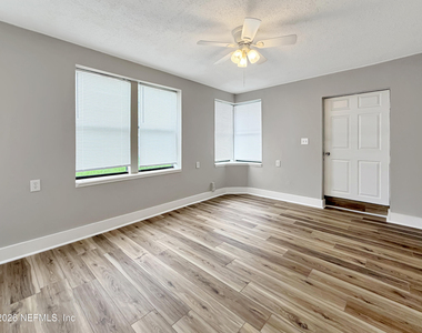 9738 Eisenhower Road - Photo Thumbnail 15