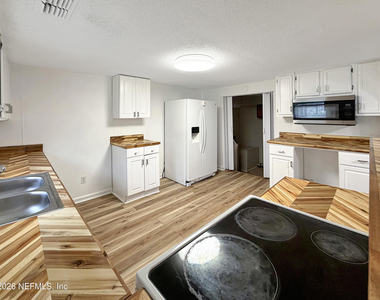 9738 Eisenhower Road - Photo Thumbnail 3