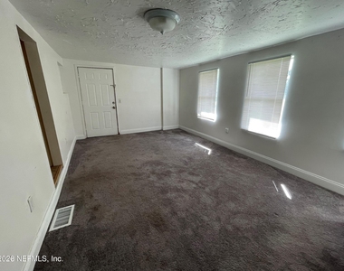 105 Iron Avenue - Photo Thumbnail 10