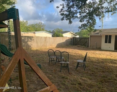 235 Beall Avenue N - Photo Thumbnail 15