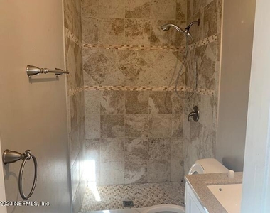 235 Beall Avenue N - Photo Thumbnail 9