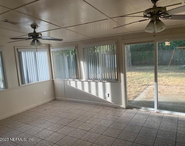 235 Beall Avenue N - Photo Thumbnail 6