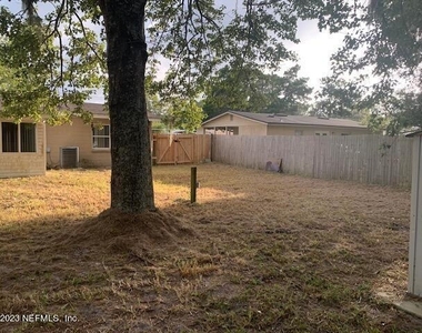 235 Beall Avenue N - Photo Thumbnail 16