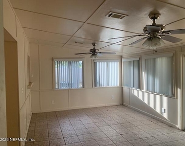235 Beall Avenue N - Photo Thumbnail 7