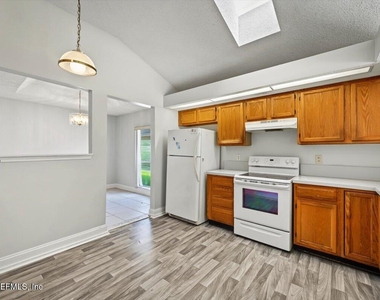 2791 Lantana Lakes Drive W - Photo Thumbnail 13