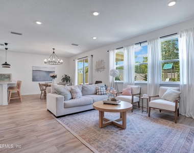 132 Stonecrest Drive - Photo Thumbnail 4