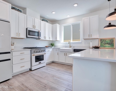 132 Stonecrest Drive - Photo Thumbnail 11