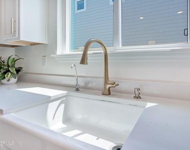 132 Stonecrest Drive - Photo Thumbnail 16