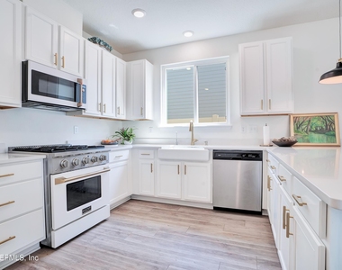 132 Stonecrest Drive - Photo Thumbnail 13