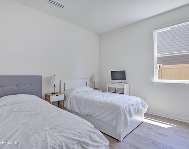 132 Stonecrest Drive - Photo Thumbnail 36