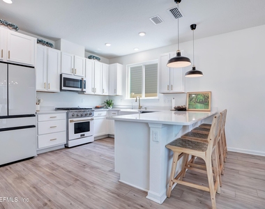 132 Stonecrest Drive - Photo Thumbnail 3