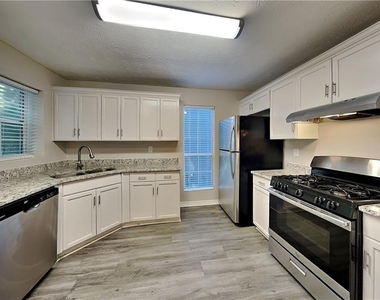 5105 N Bridges Drive - Photo Thumbnail 3