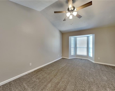 5105 N Bridges Drive - Photo Thumbnail 7