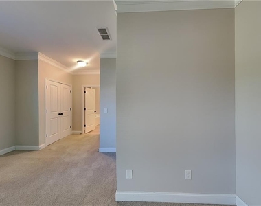 218 Cranbrooke Drive - Photo Thumbnail 9