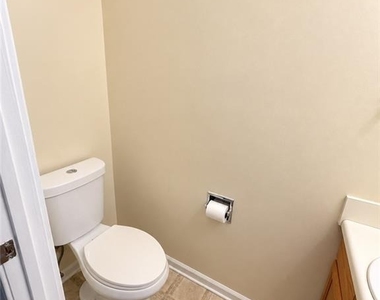 3713 Crescent Hill Lane Nw - Photo Thumbnail 7