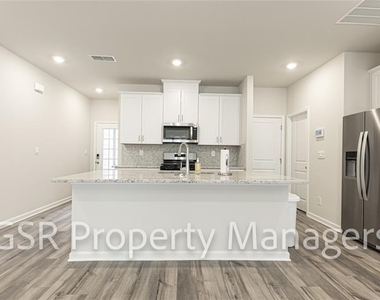 377 Timberland Avenue - Photo Thumbnail 5