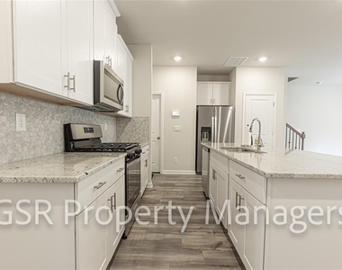 377 Timberland Avenue - Photo Thumbnail 3