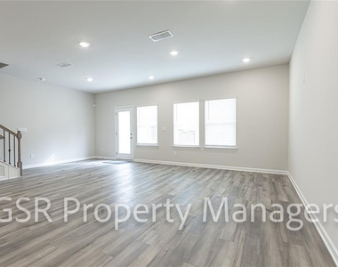 377 Timberland Avenue - Photo Thumbnail 11
