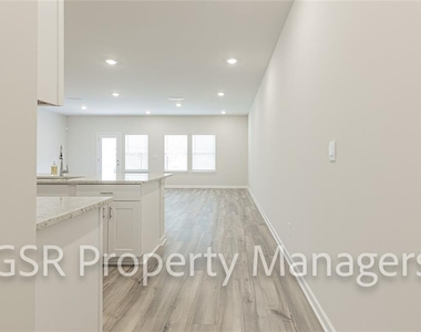 377 Timberland Avenue - Photo Thumbnail 2
