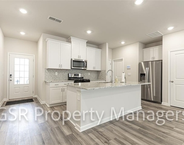 377 Timberland Avenue - Photo Thumbnail 4
