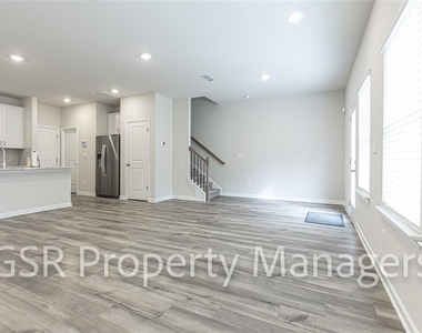 377 Timberland Avenue - Photo Thumbnail 13