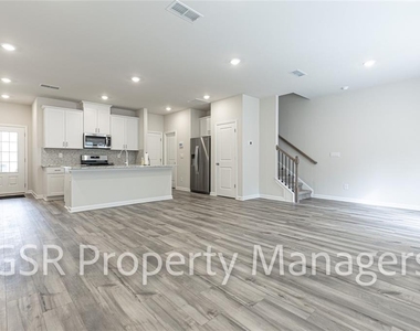 377 Timberland Avenue - Photo Thumbnail 12