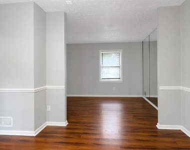 1675 Oak Ridge Way - Photo Thumbnail 4