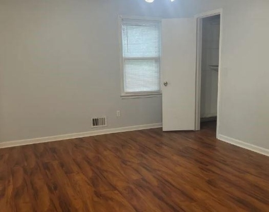 1675 Oak Ridge Way - Photo Thumbnail 13