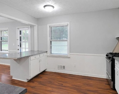 1675 Oak Ridge Way - Photo Thumbnail 3