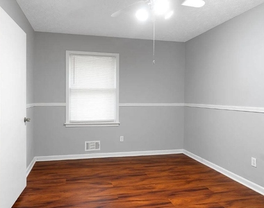 1675 Oak Ridge Way - Photo Thumbnail 8