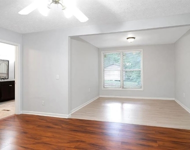 1675 Oak Ridge Way - Photo Thumbnail 6