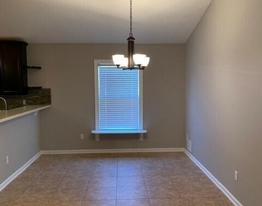 828 Wards Creek Lane - Photo Thumbnail 4