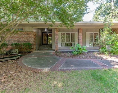 300 Cedar Knoll Court - Photo Thumbnail 1