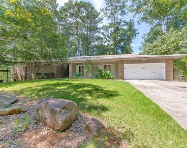 300 Cedar Knoll Court - Photo Thumbnail 13