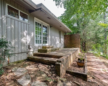 300 Cedar Knoll Court - Photo Thumbnail 6