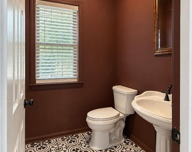 1305 Rosewood Drive - Photo Thumbnail 9