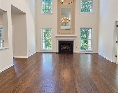 1305 Rosewood Drive - Photo Thumbnail 6