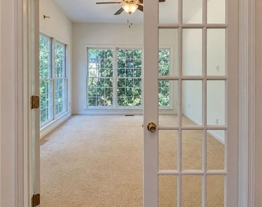 1305 Rosewood Drive - Photo Thumbnail 7