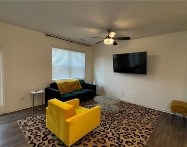 3366 Tarian Way - Photo Thumbnail 4