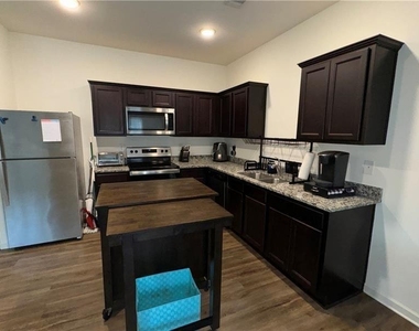 3366 Tarian Way - Photo Thumbnail 6