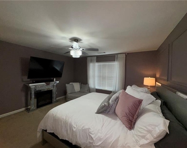 3366 Tarian Way - Photo Thumbnail 8