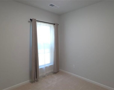 5745 Grapewood Street - Photo Thumbnail 10