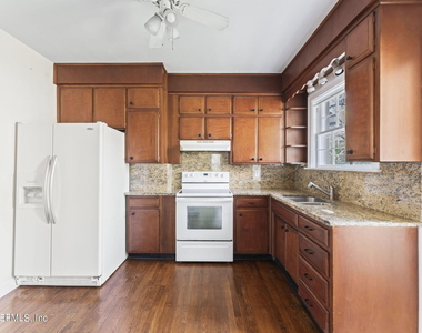 1916 San Marco Place - Photo Thumbnail 10