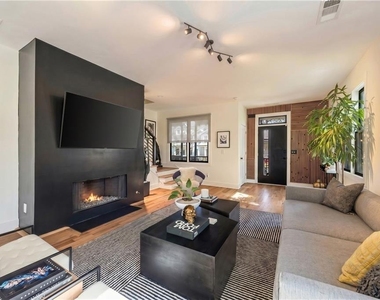 593 Formwalt Street Sw - Photo Thumbnail 5