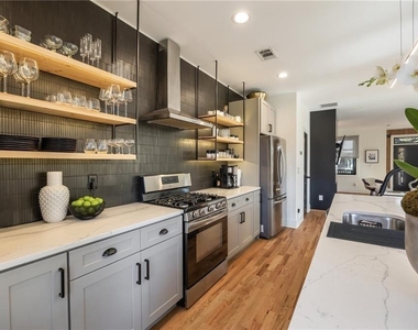 593 Formwalt Street Sw - Photo Thumbnail 10